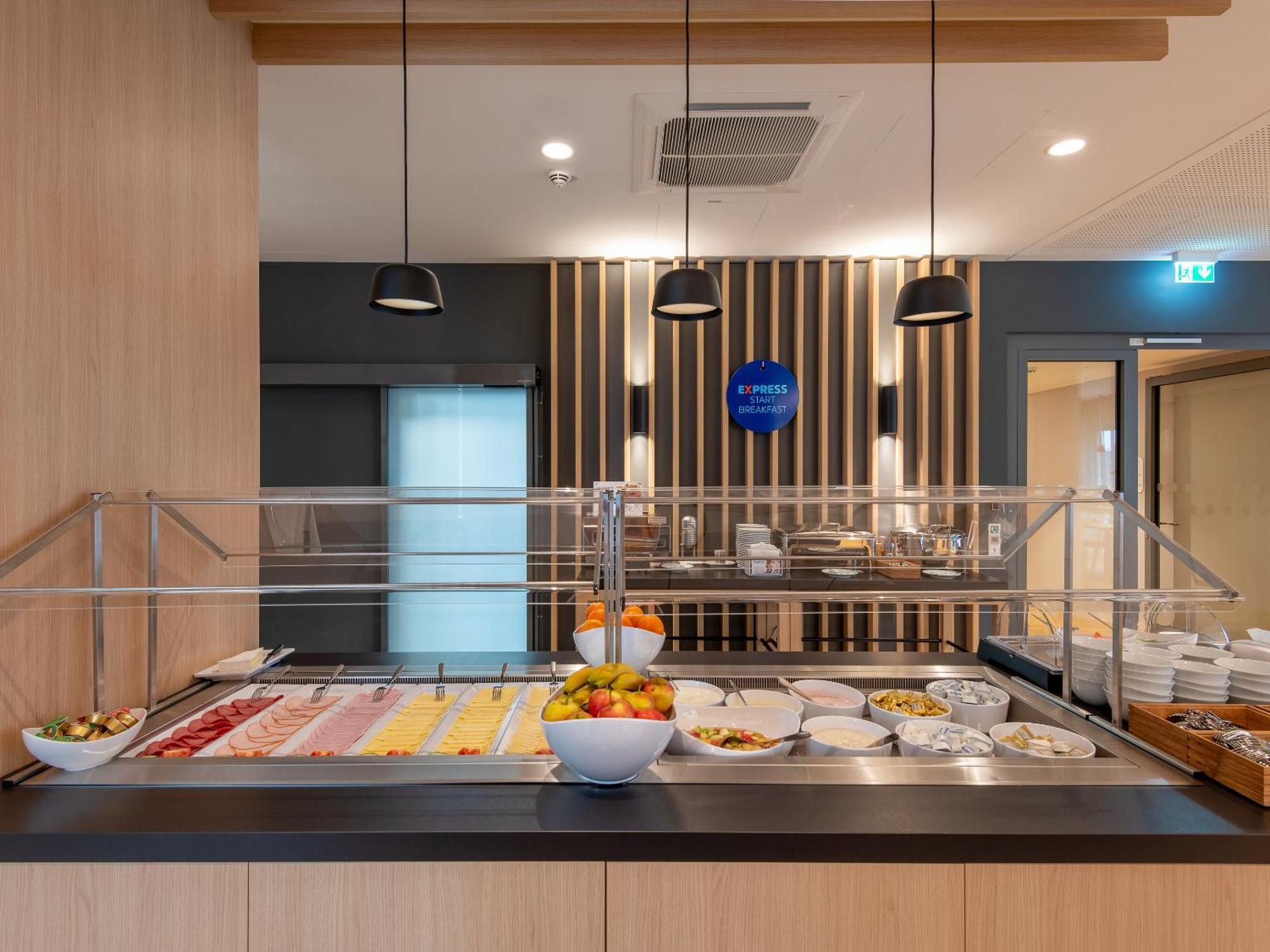 Holiday Inn Express Heilbronn By Ihg Buitenkant foto